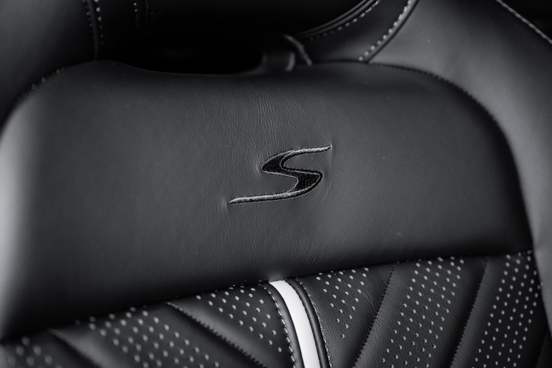 New 2026 Aston Martin V8 Vantage S RWD image 33