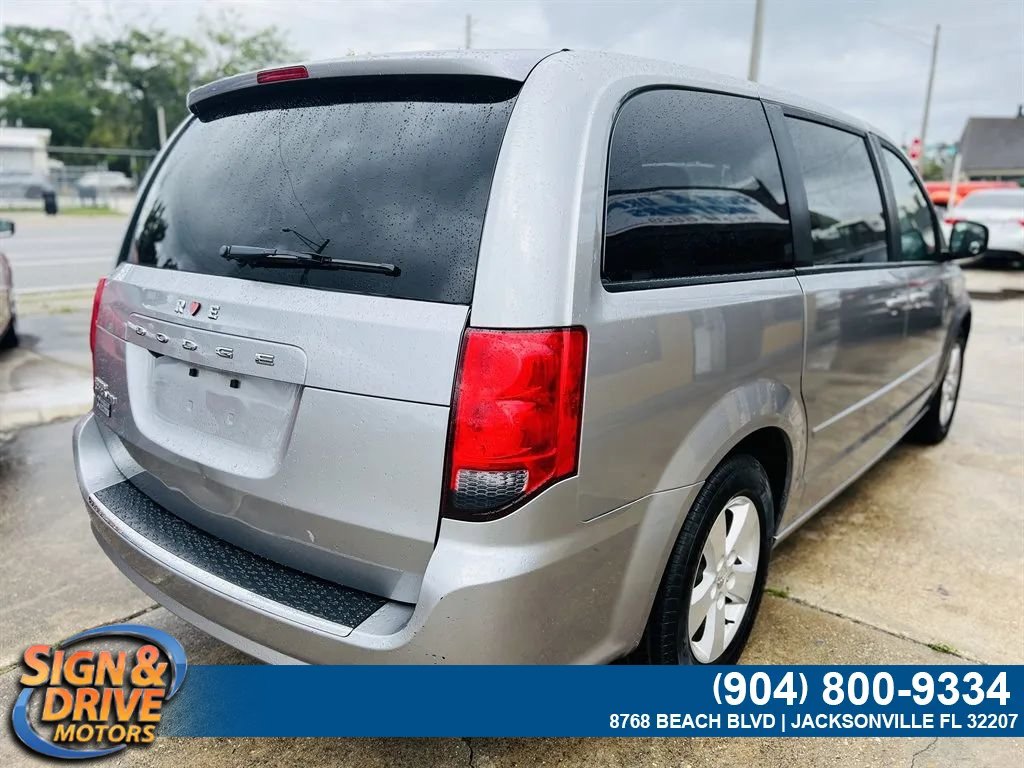 Used 2016 Dodge Grand Caravan SE w/ Quick Order Package 29E SE FWD image 3