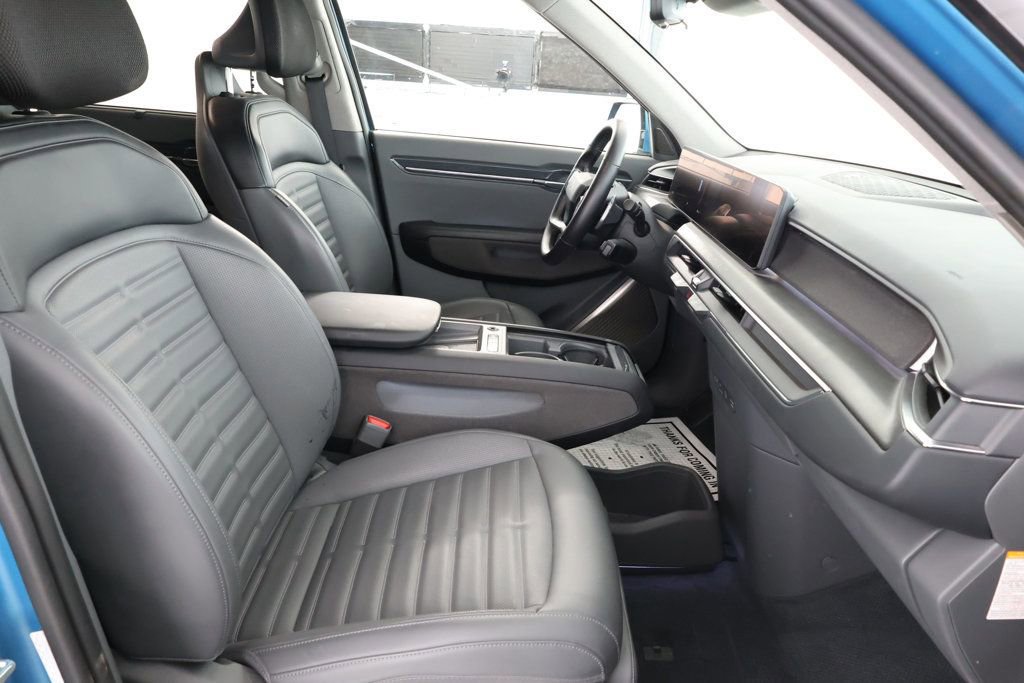 Used 2024 Kia EV9 Land image 26