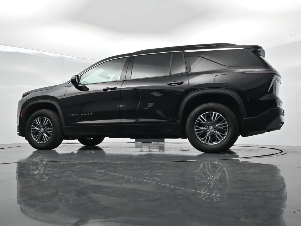 Used 2025 Chevrolet Traverse LT FWD image 29