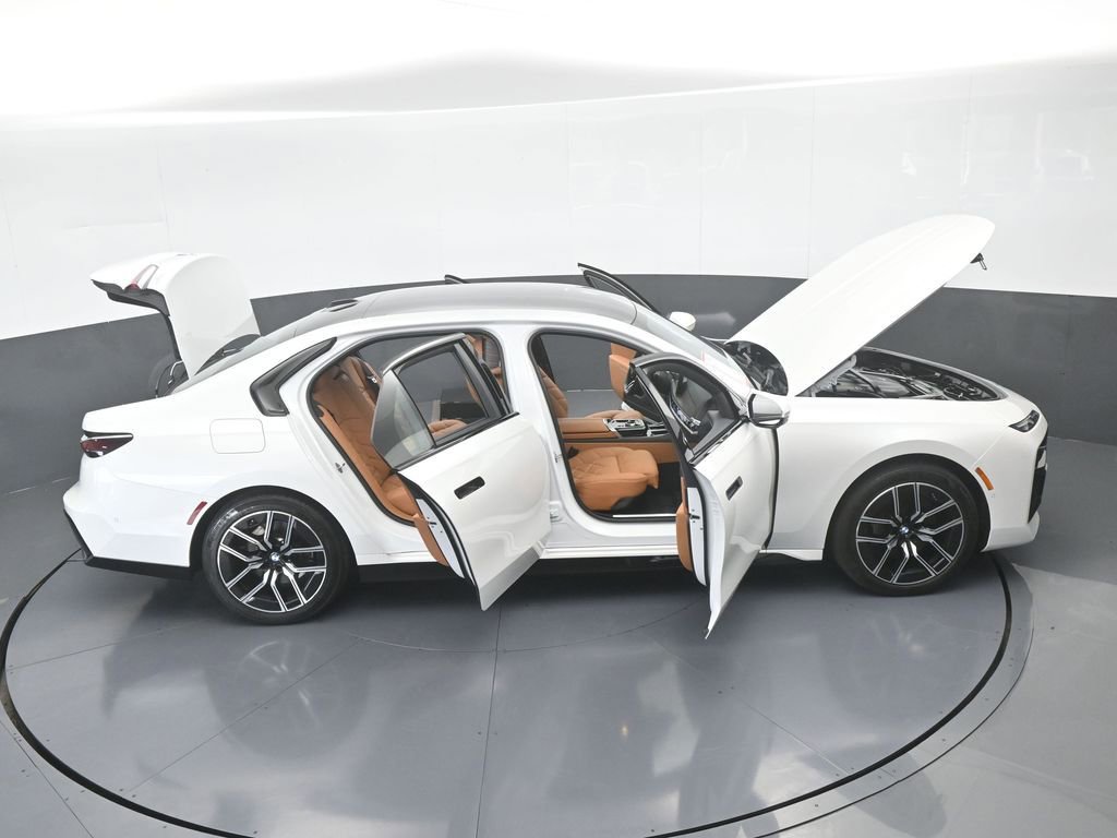 Used 2025 BMW 740i xDrive image 70