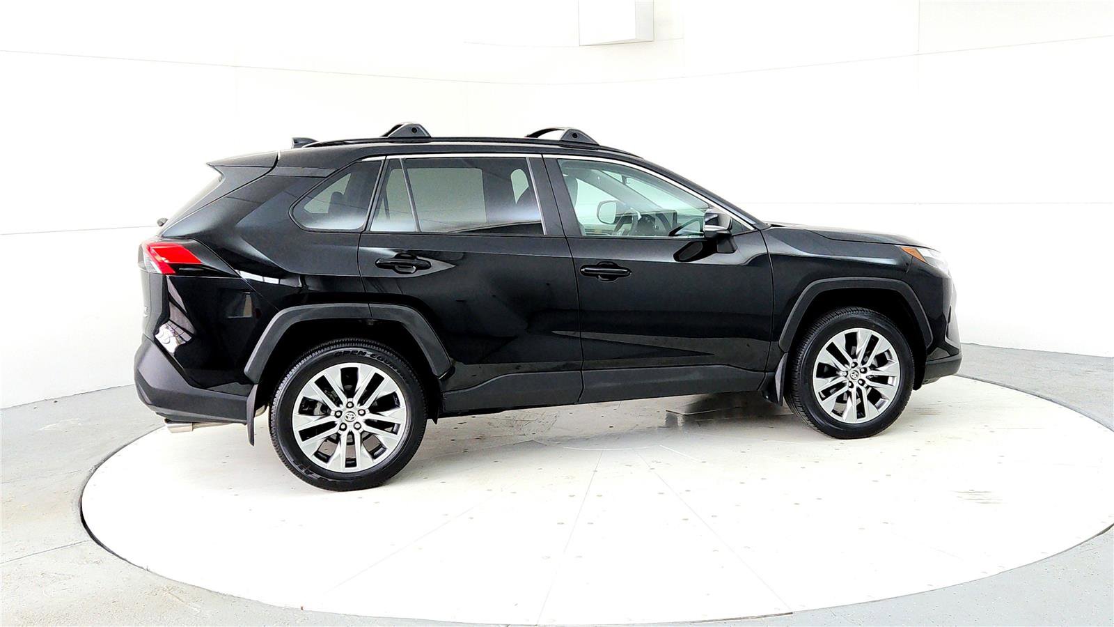 Used 2023 Toyota RAV4 XLE Premium image 6