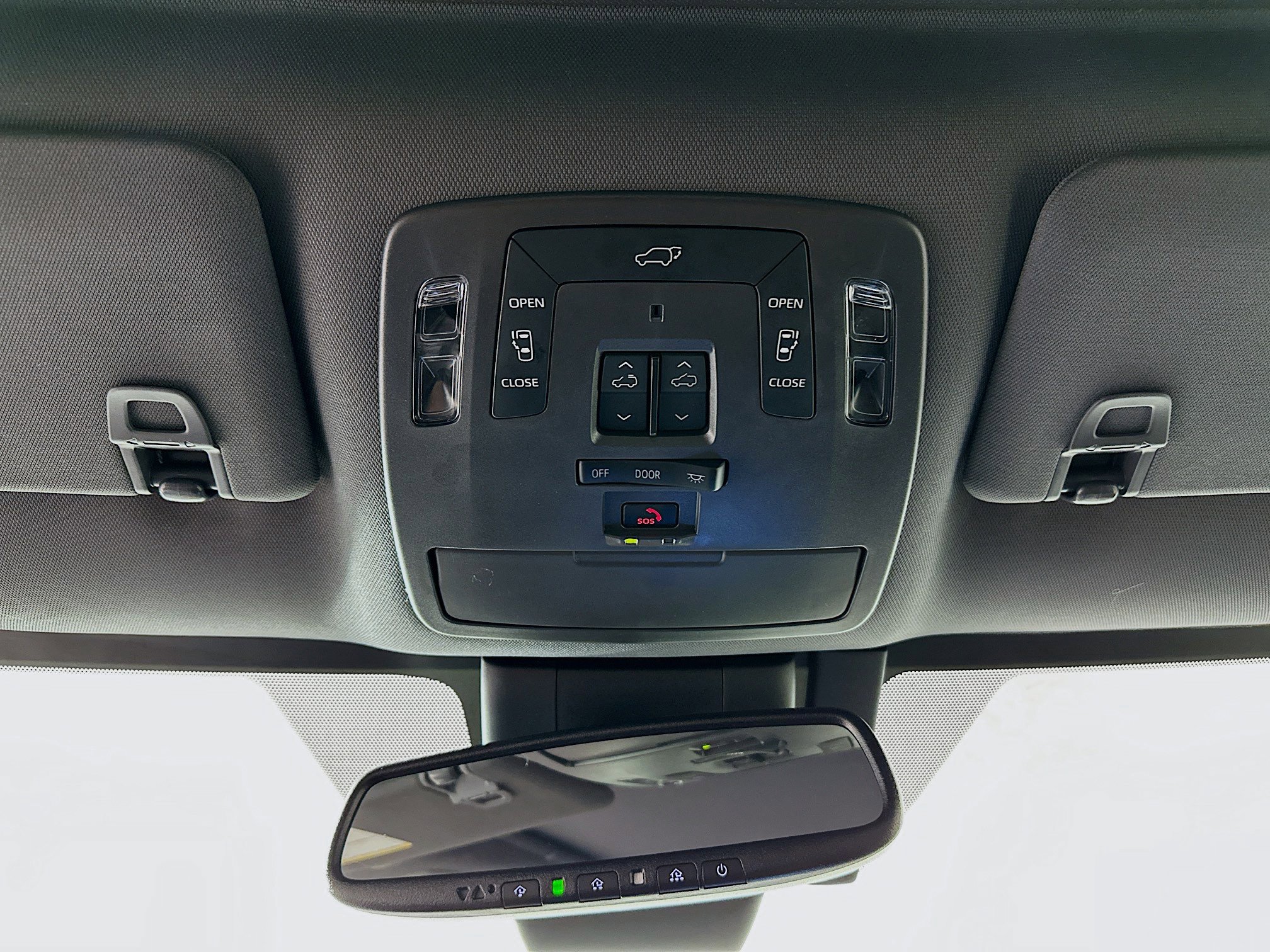 Certified 2024 Toyota Sienna Platinum image 18