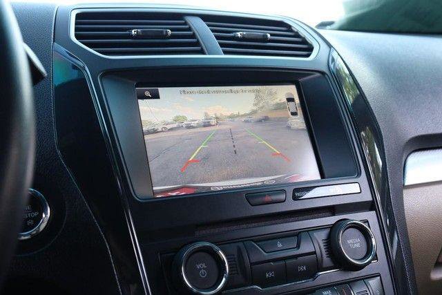 Used 2016 Ford Explorer XLT w/ Equipment Group 201A FWD image 14