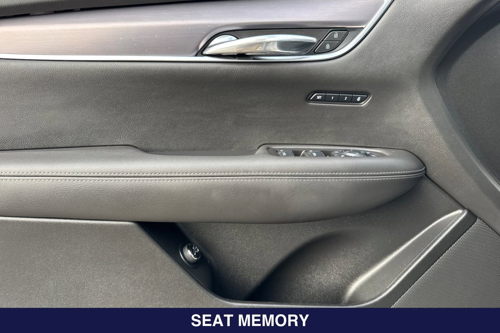 Used 2025 Cadillac XT6 Luxury FWD image 13