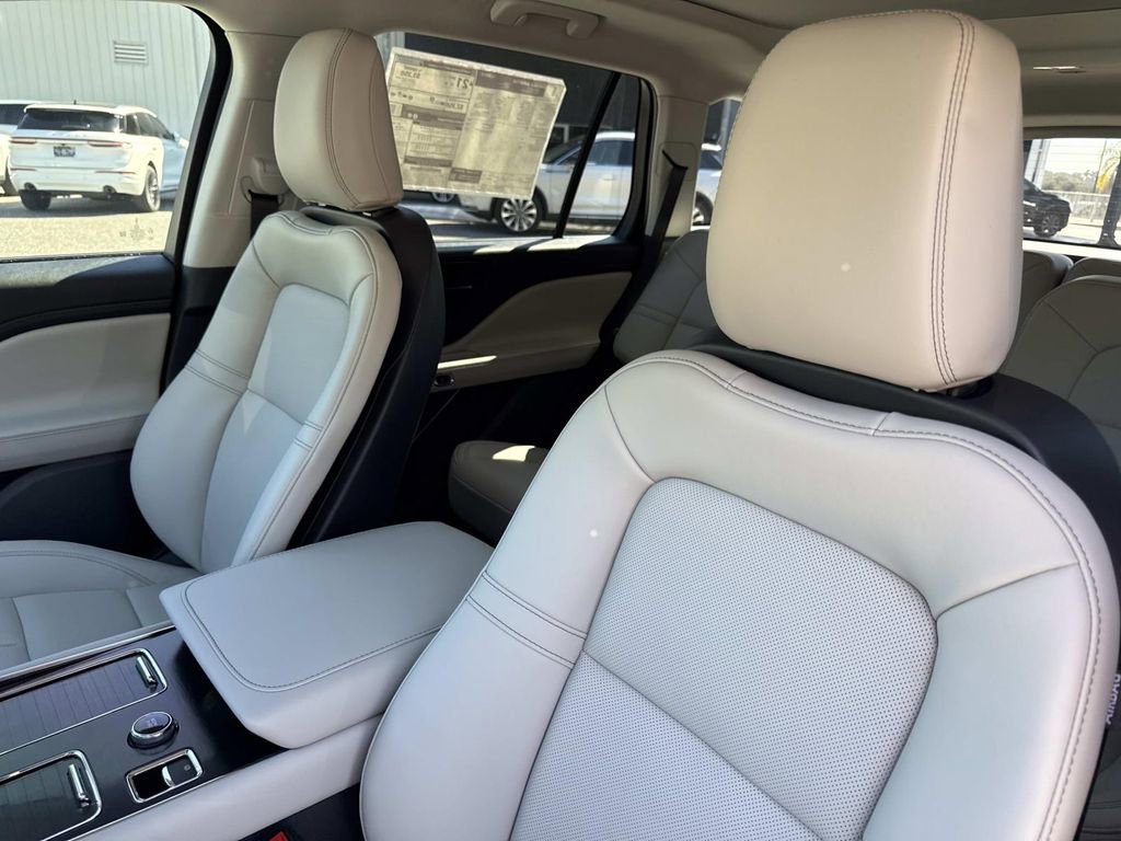 New 2026 Lincoln Aviator 2WD w/ Jet Appearance Package image 22