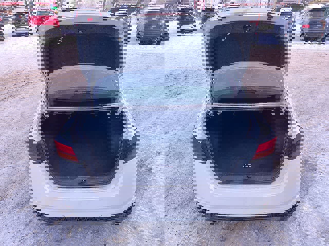 Used 2023 Nissan Altima 2.5 SR w/ SR Premium Package image 26