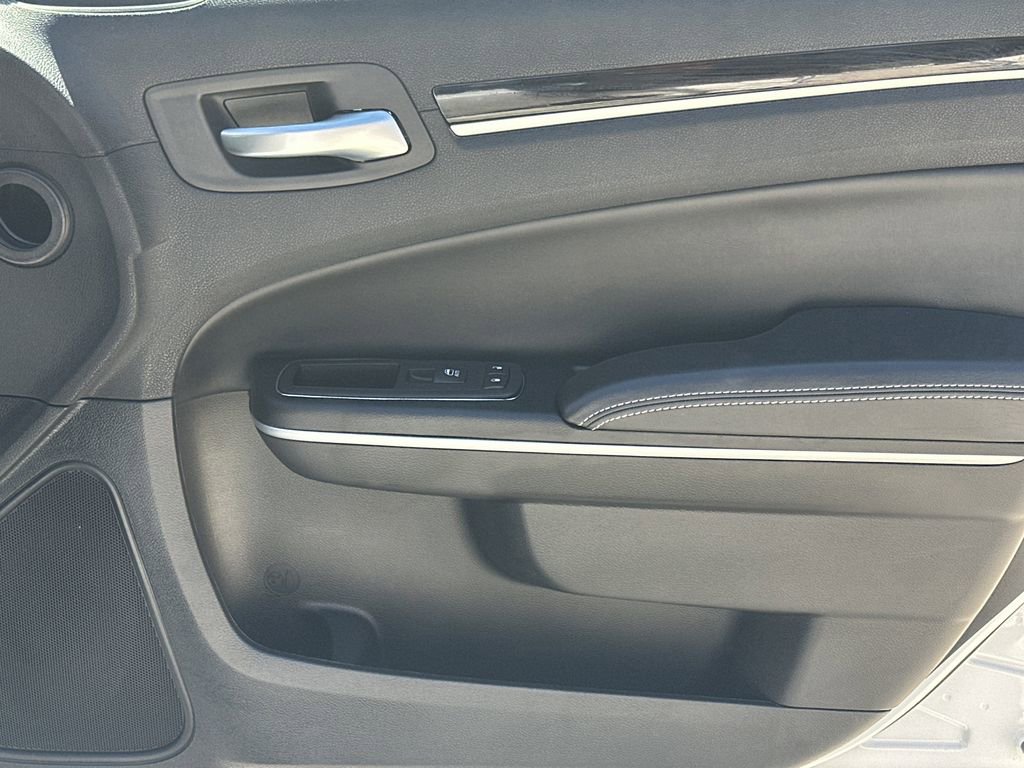 Used 2023 Chrysler 300 S w/ Comfort Group image 15