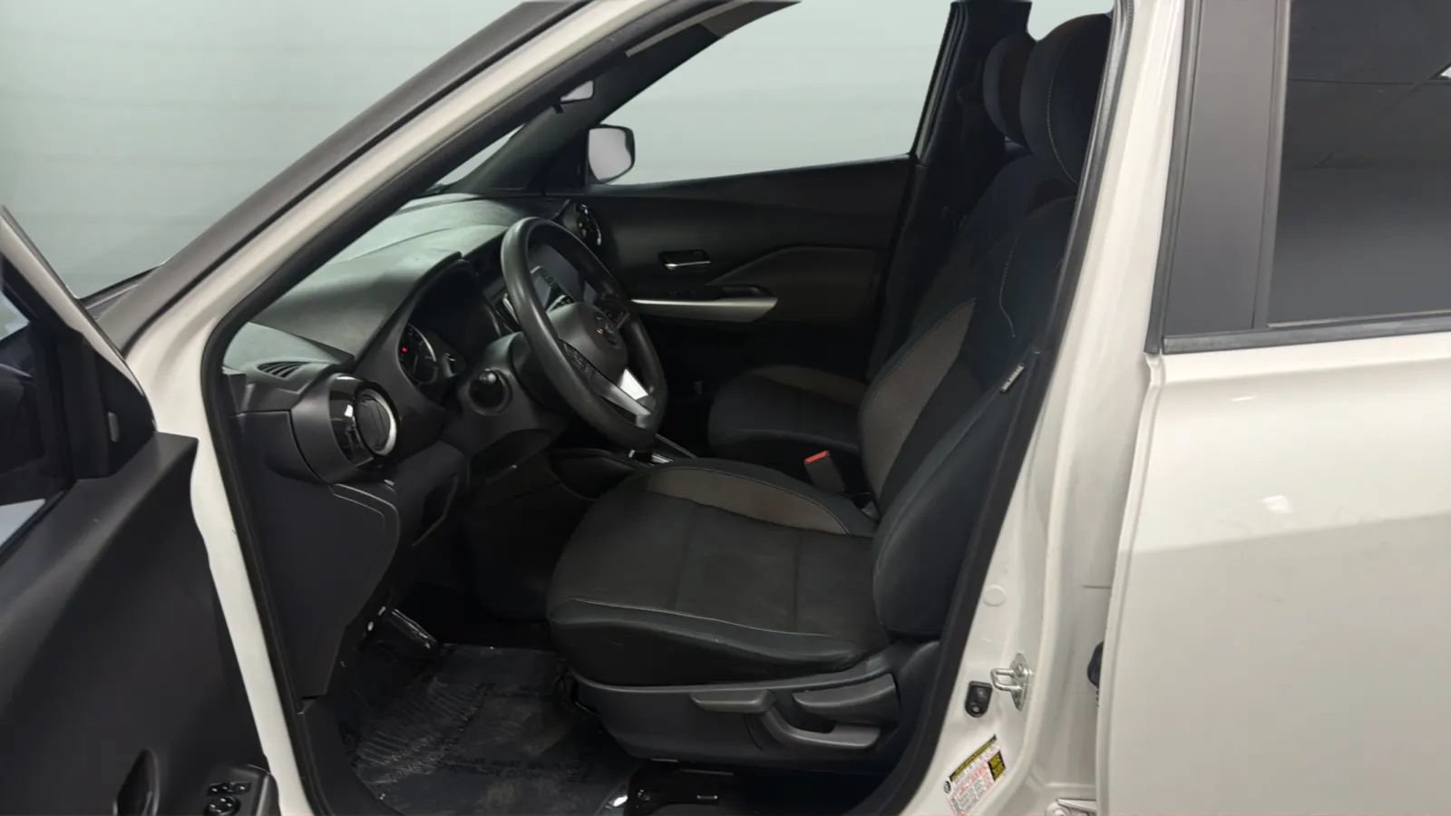 Used 2018 Nissan Kicks SV FWD image 20