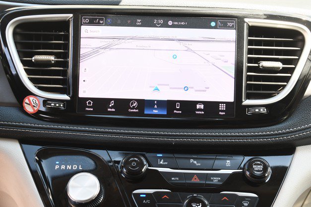 Used 2024 Chrysler Pacifica Limited FWD image 19