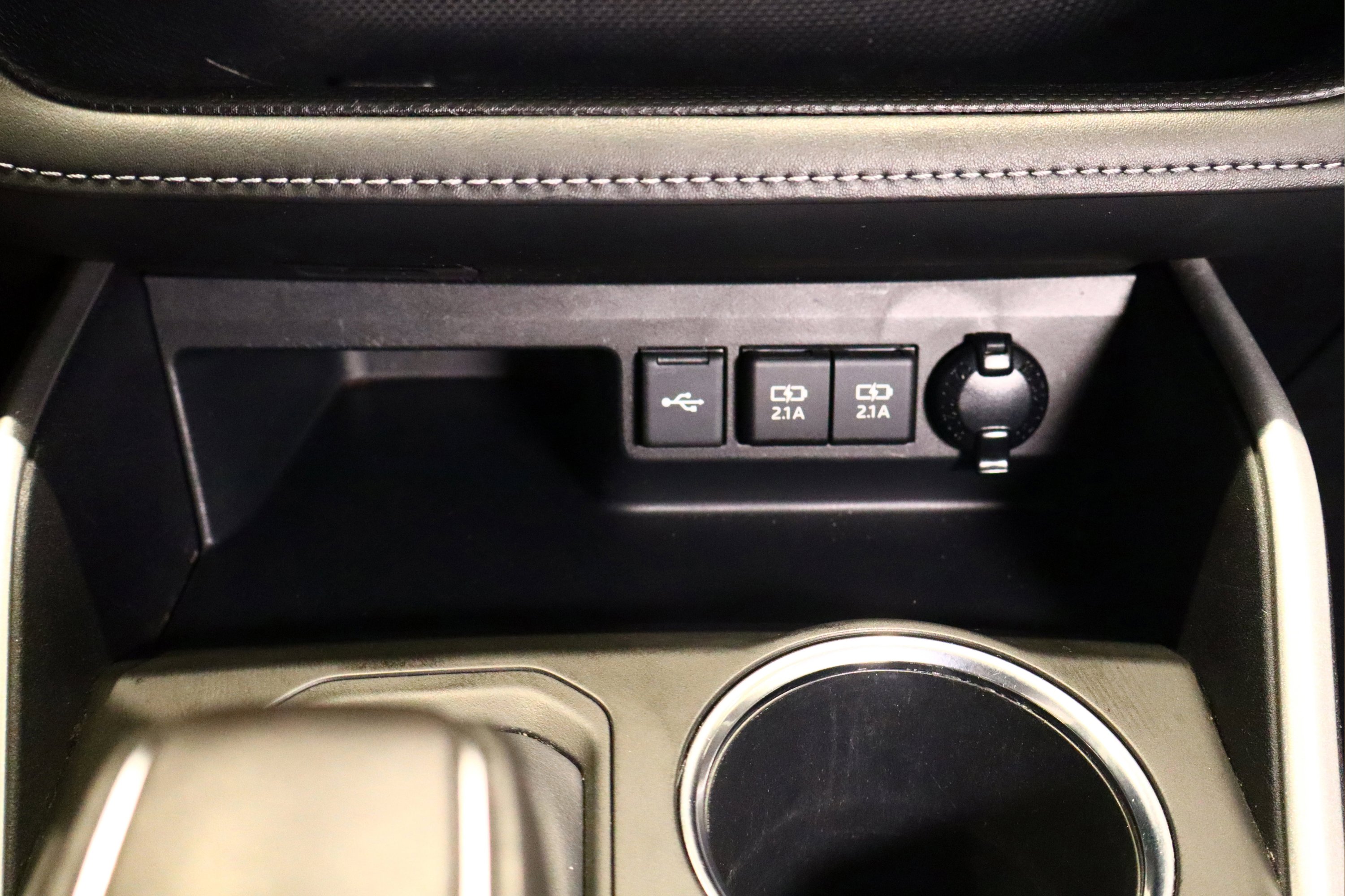 Used 2020 Toyota Highlander LE image 27