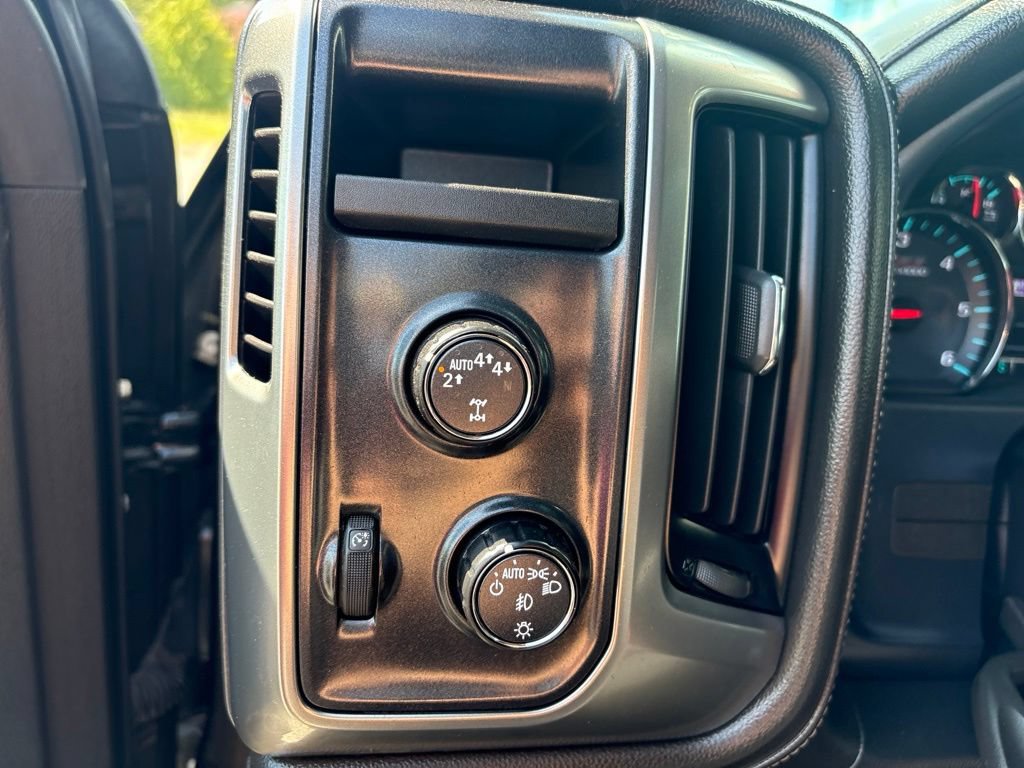 Used 2018 Chevrolet Silverado 1500 LTZ Z71 w/ Redline Edition AWD/4WD image 12