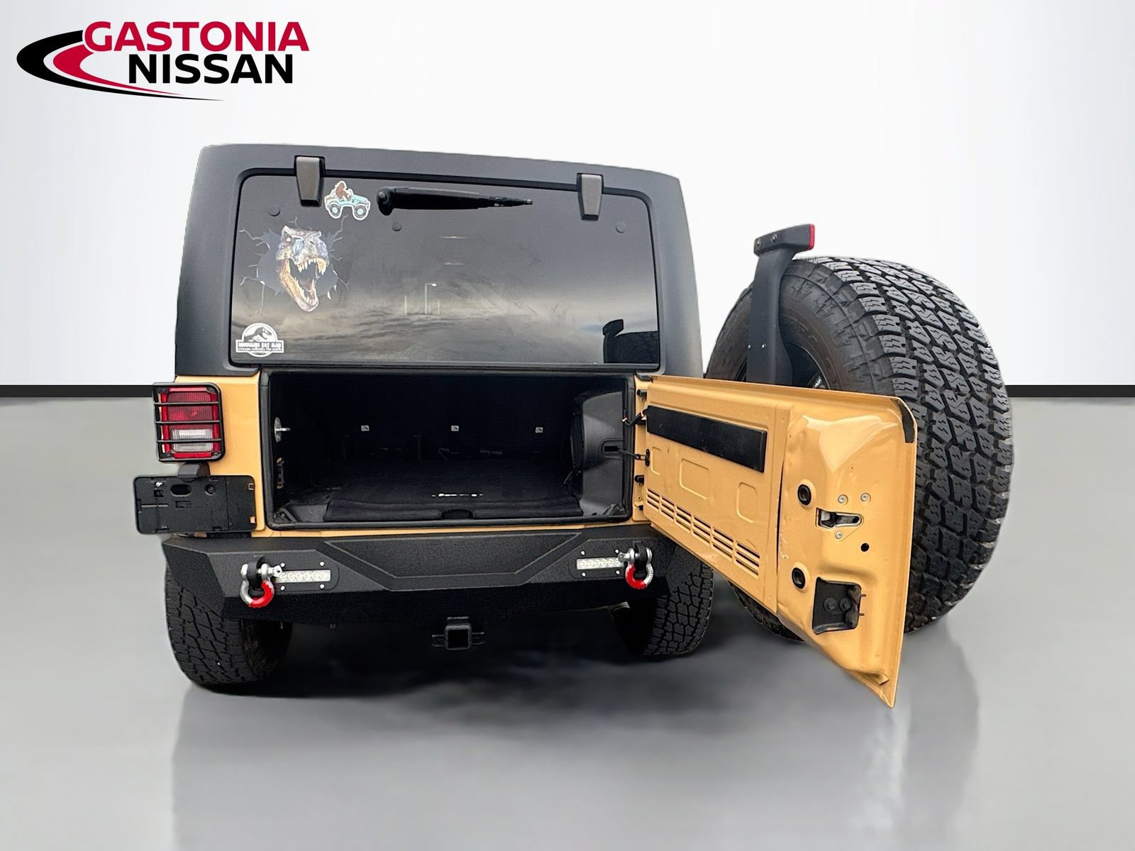 Used 2013 Jeep Wrangler Unlimited Sahara w/ Connectivity Group AWD/4WD image 35