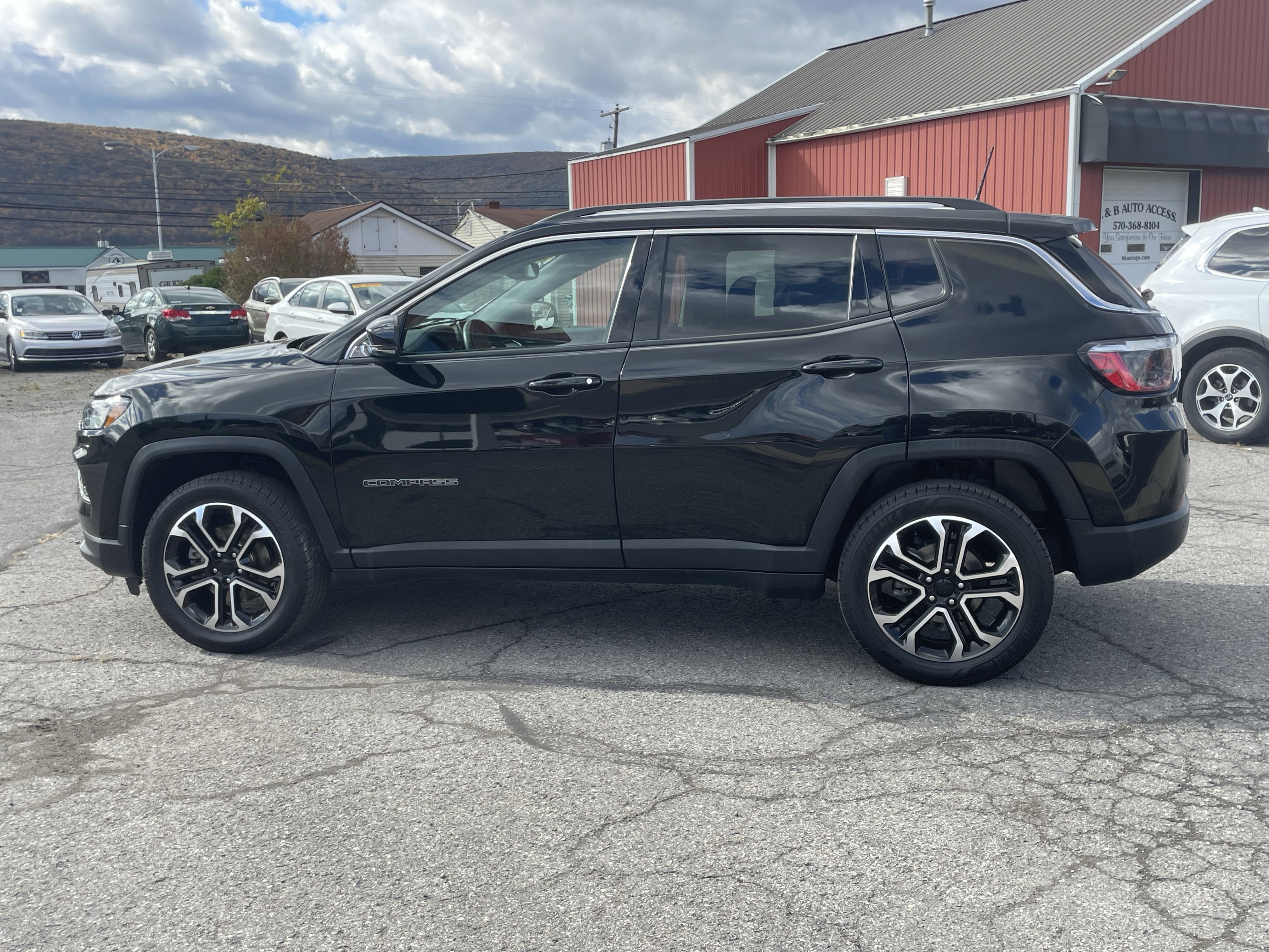 Used 2022 Jeep Compass Limited image 7