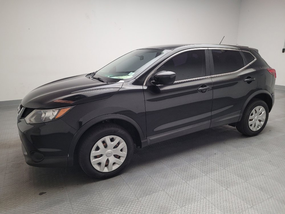Used 2017 Nissan Rogue Sport S image 2