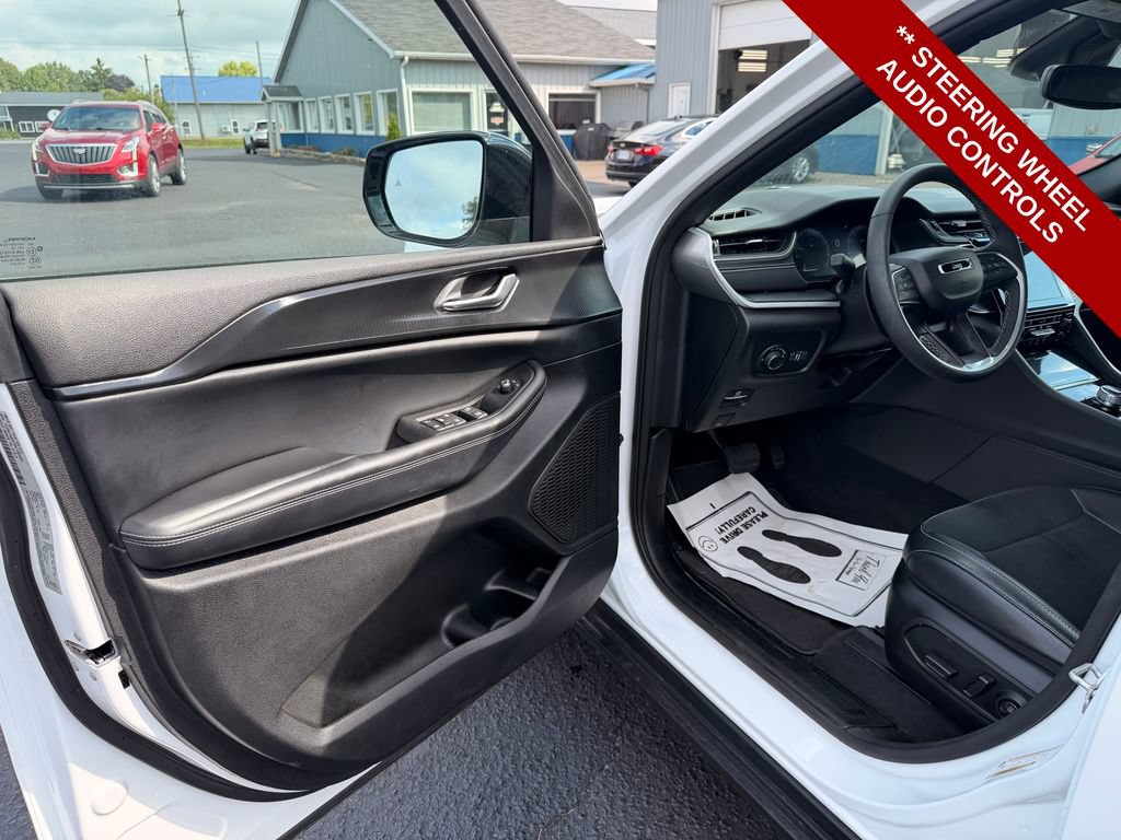 Used 2024 Jeep Grand Cherokee Altitude AWD/4WD image 14