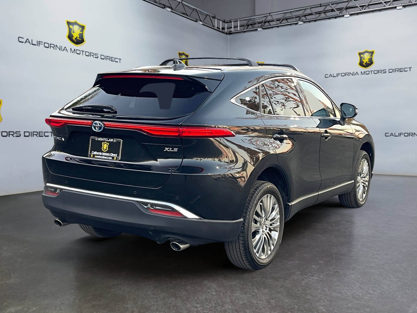 Used 2024 Toyota Venza XLE image 5