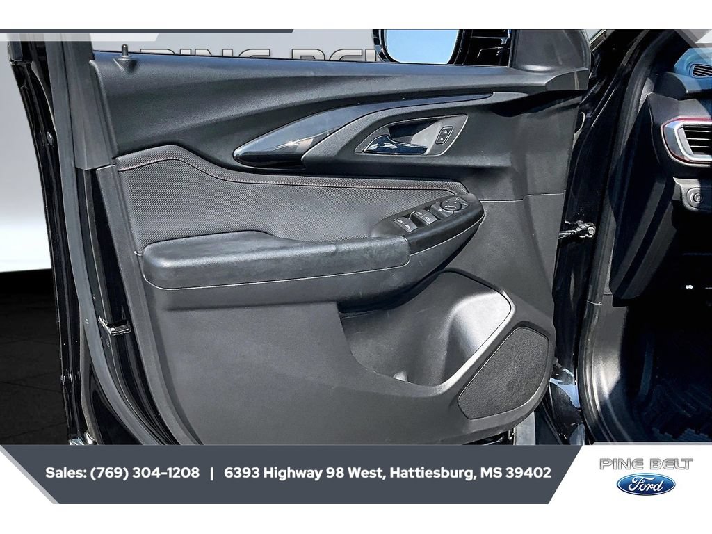Used 2022 Chevrolet TrailBlazer RS w/ Convenience Package FWD image 17