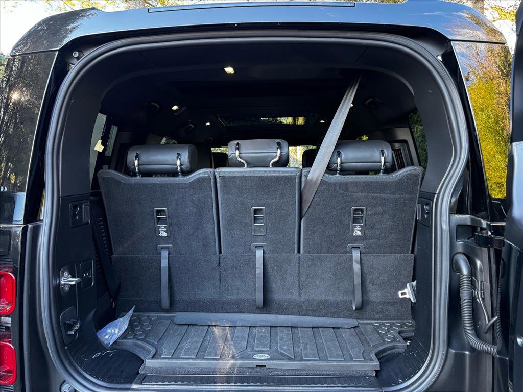 Used 2024 Land Rover Defender 130 X-Dynamic SE image 22