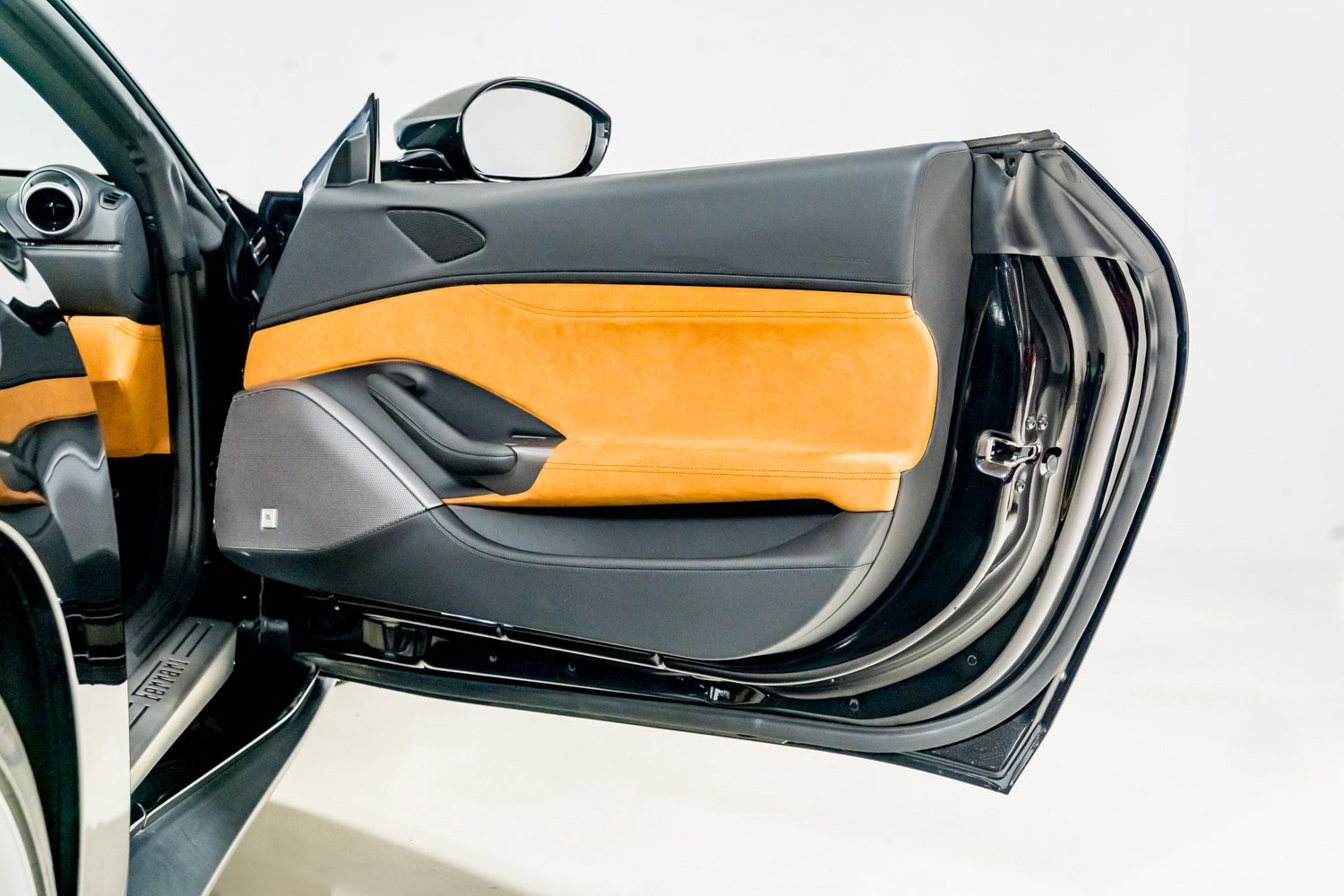 Used 2023 Ferrari Portofino M RWD image 36