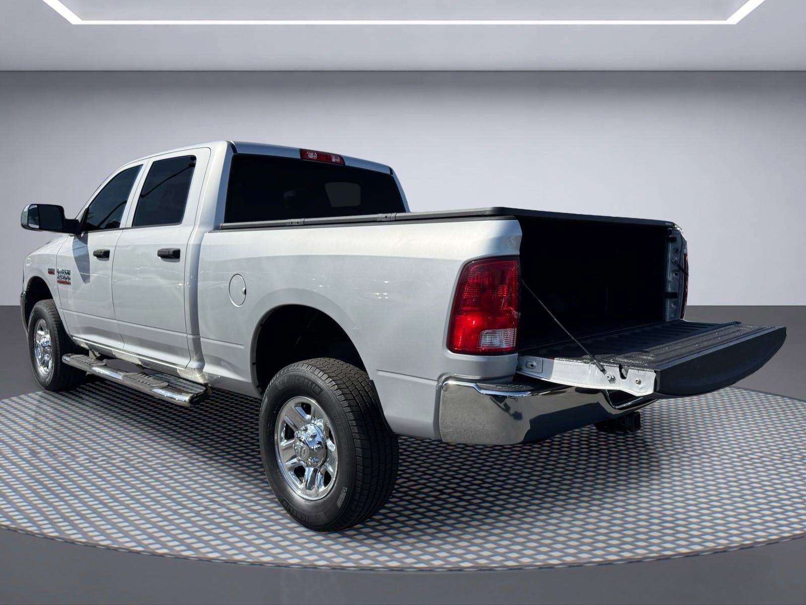 Used 2018 RAM 2500 Tradesman w/ Chrome Appearance Group AWD/4WD image 6