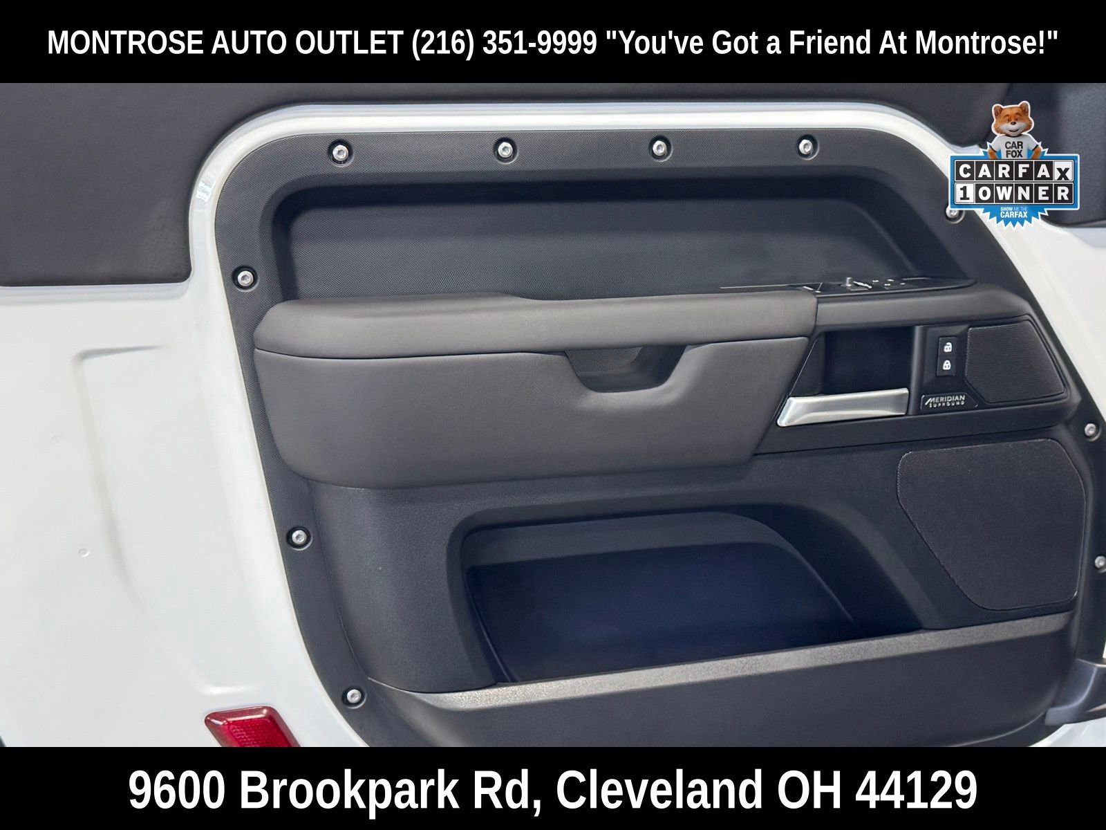 Used 2025 Land Rover Defender 90 X-Dynamic SE image 11