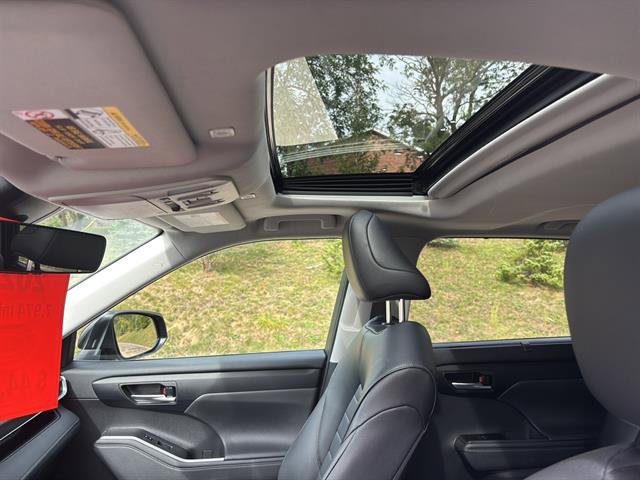 Used 2024 Toyota Highlander Limited image 15