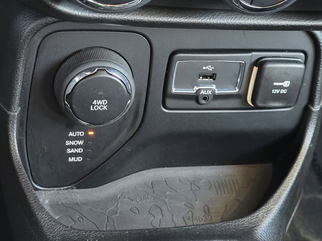 Used 2016 Jeep Renegade Latitude image 36