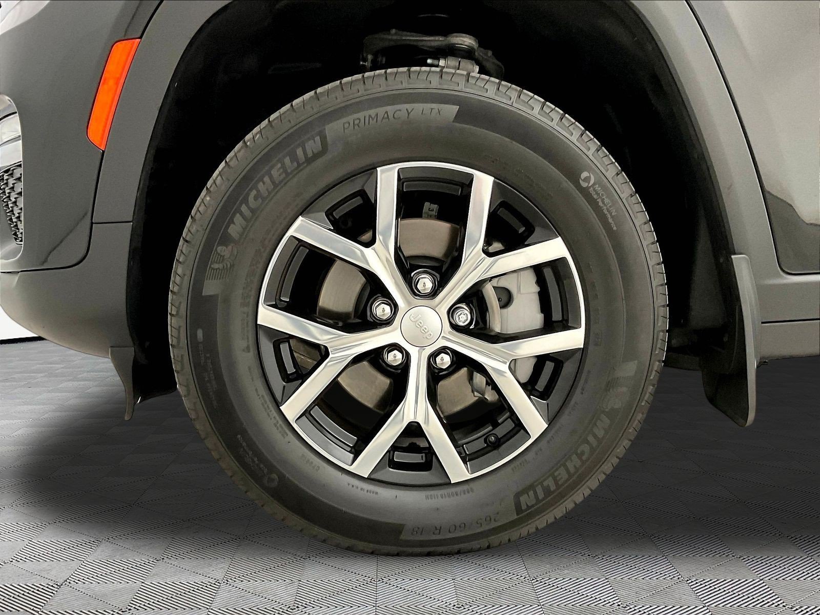 Used 2025 Jeep Grand Cherokee Limited AWD/4WD image 33