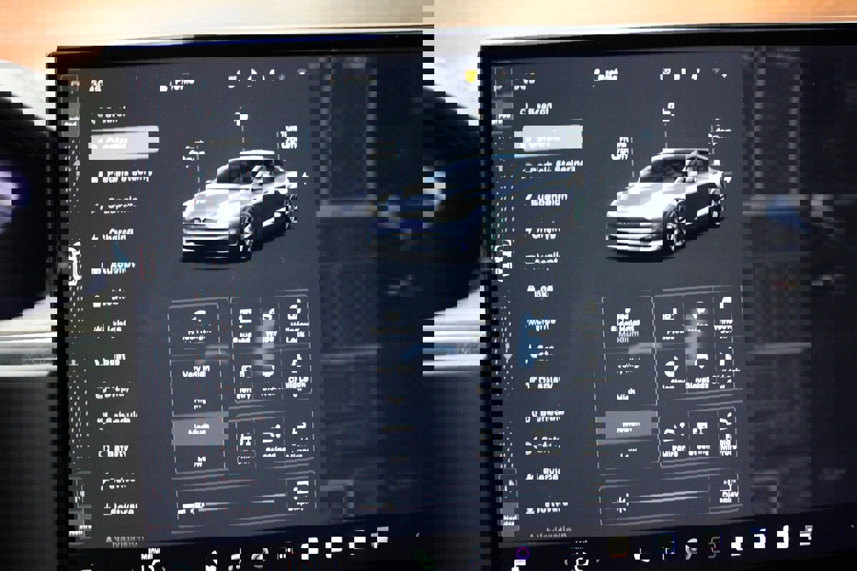 Used 2023 Tesla Model S AWD image 28