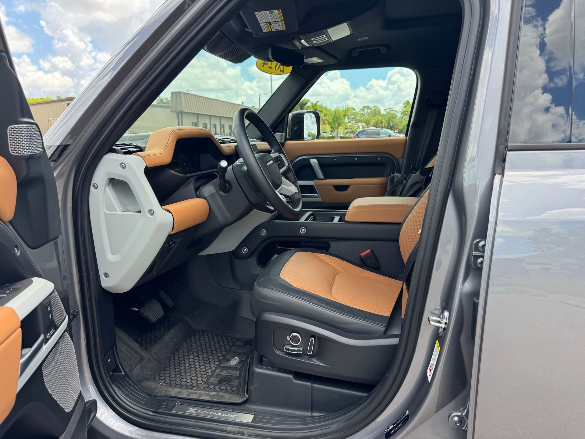 Used 2024 Land Rover Defender 130 X-Dynamic SE AWD/4WD image 7