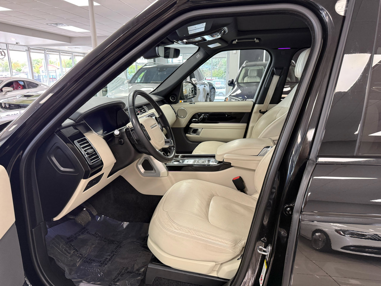 Used 2019 Land Rover Range Rover HSE image 10