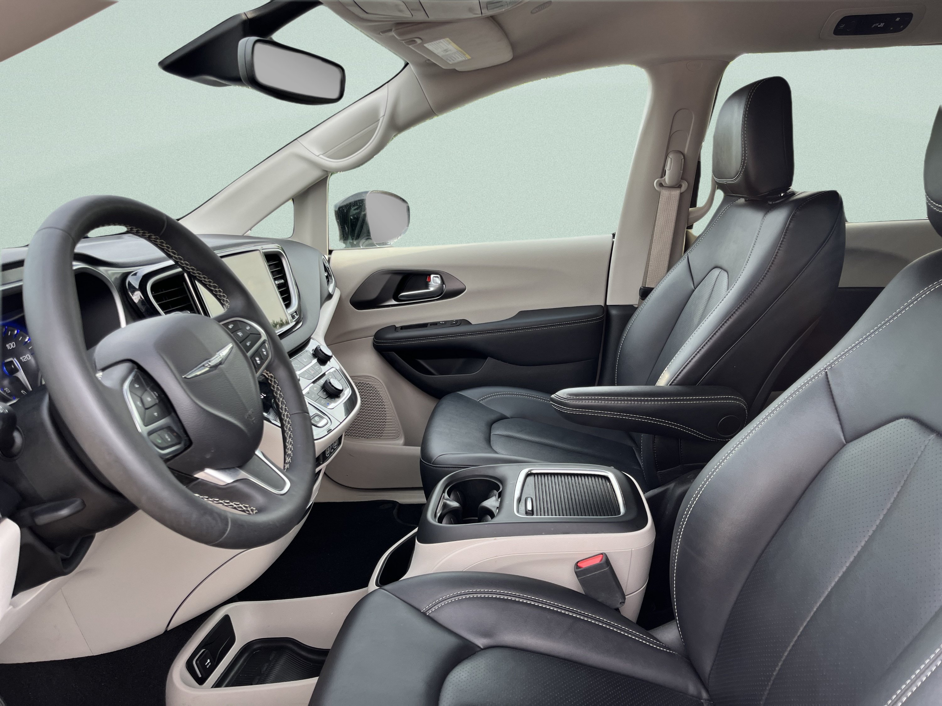 Used 2024 Chrysler Pacifica Touring-L FWD image 13