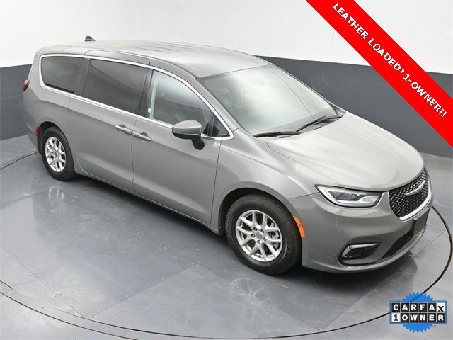 Used 2023 Chrysler Pacifica Touring-L image 35