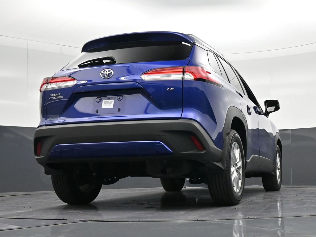 Used 2025 Toyota Corolla Cross LE image 29