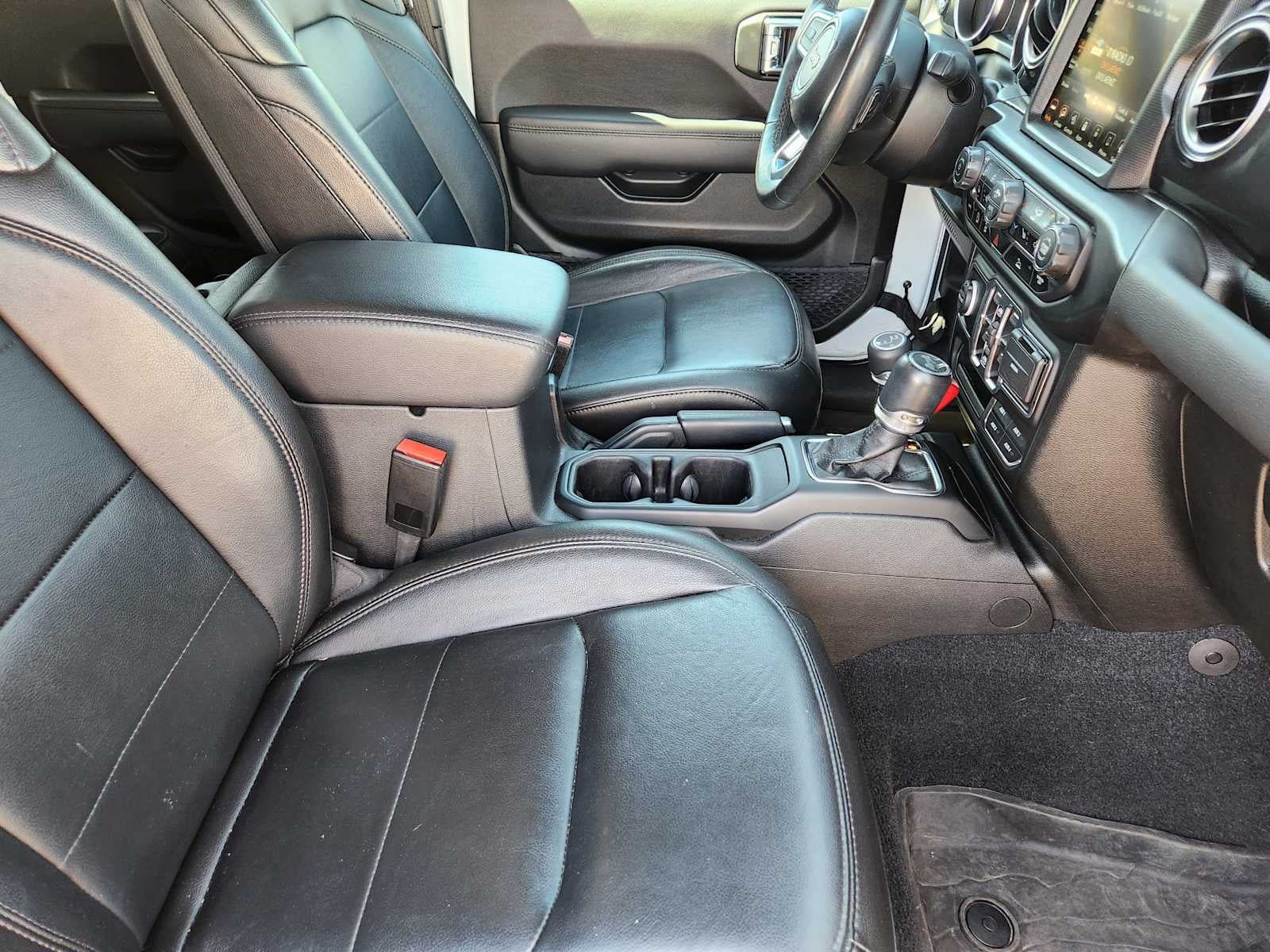 Used 2023 Jeep Wrangler Unlimited Sahara AWD/4WD image 14