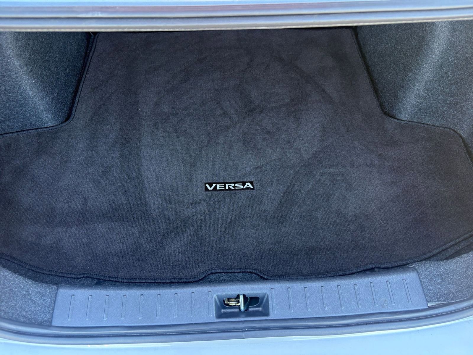 Used 2025 Nissan Versa SV image 29