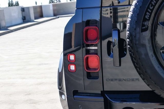 Certified 2025 Land Rover Defender 90 X-Dynamic SE AWD/4WD image 7