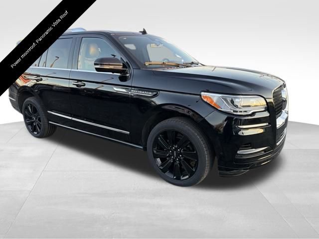 Certified 2023 Lincoln Navigator Reserve image 10