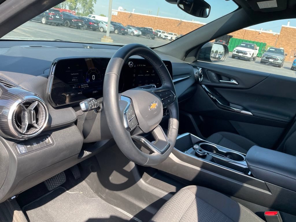 Used 2026 Chevrolet Equinox LT AWD/4WD image 18