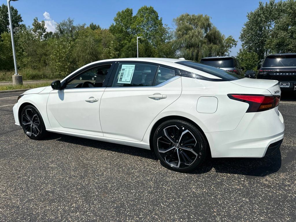 Used 2024 Nissan Altima 2.5 SR FWD image 7