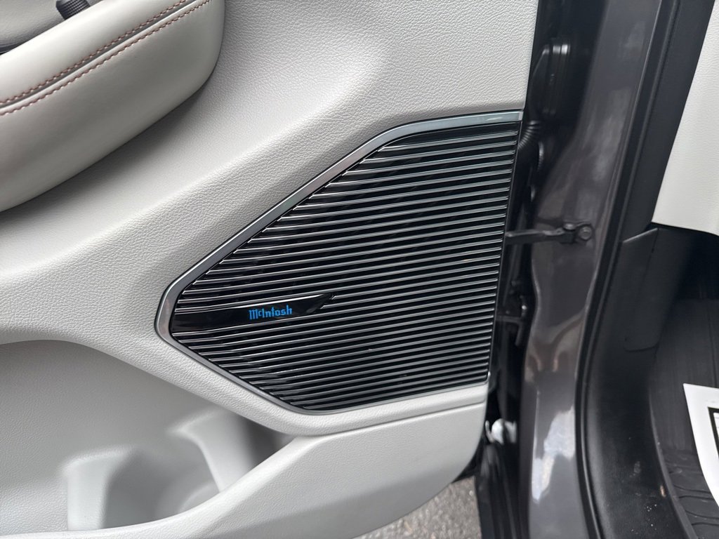 Used 2022 Jeep Grand Cherokee Overland w/ Luxury Tech Group IV image 17