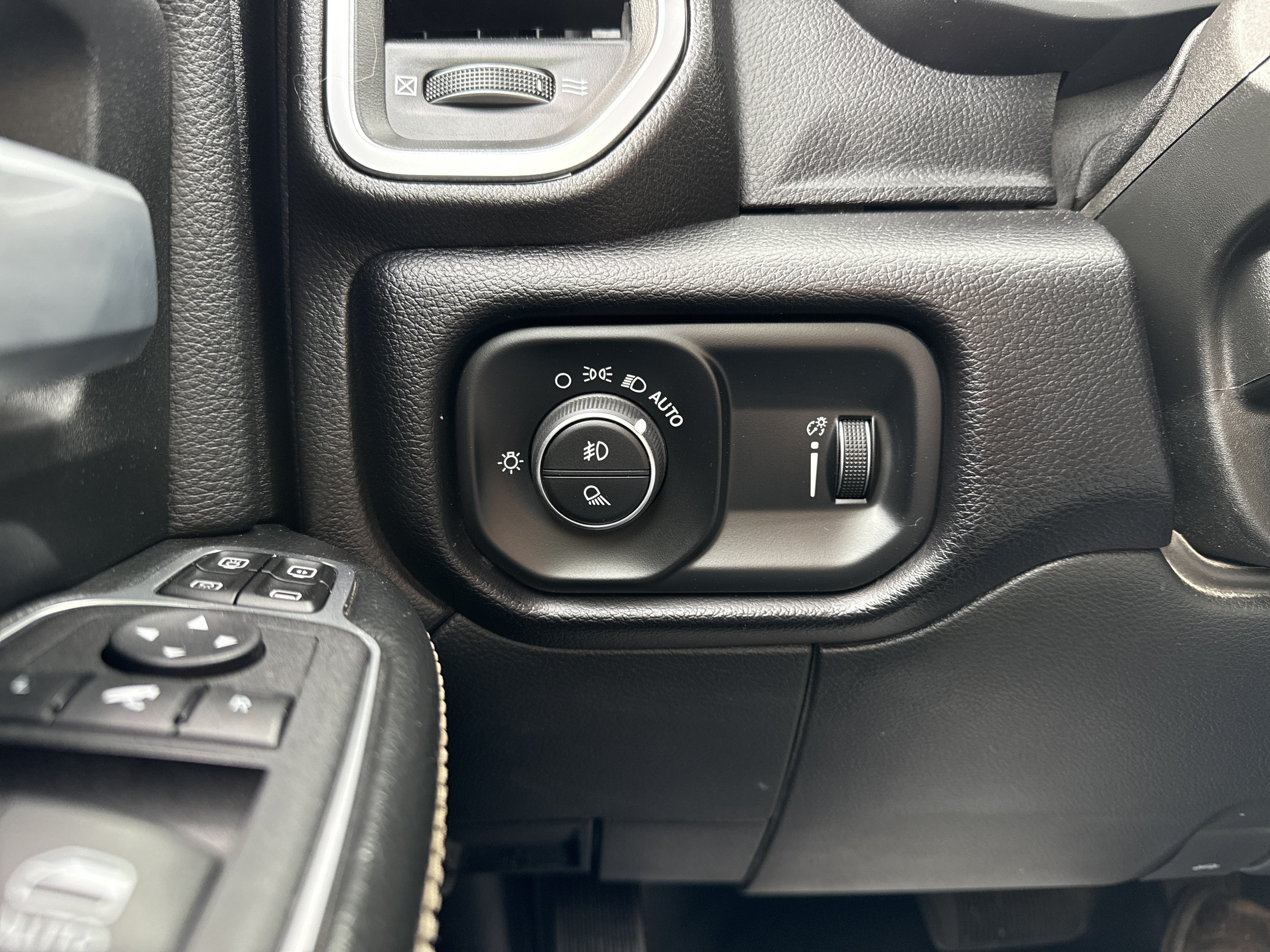 Used 2024 RAM 2500 Big Horn AWD/4WD image 30