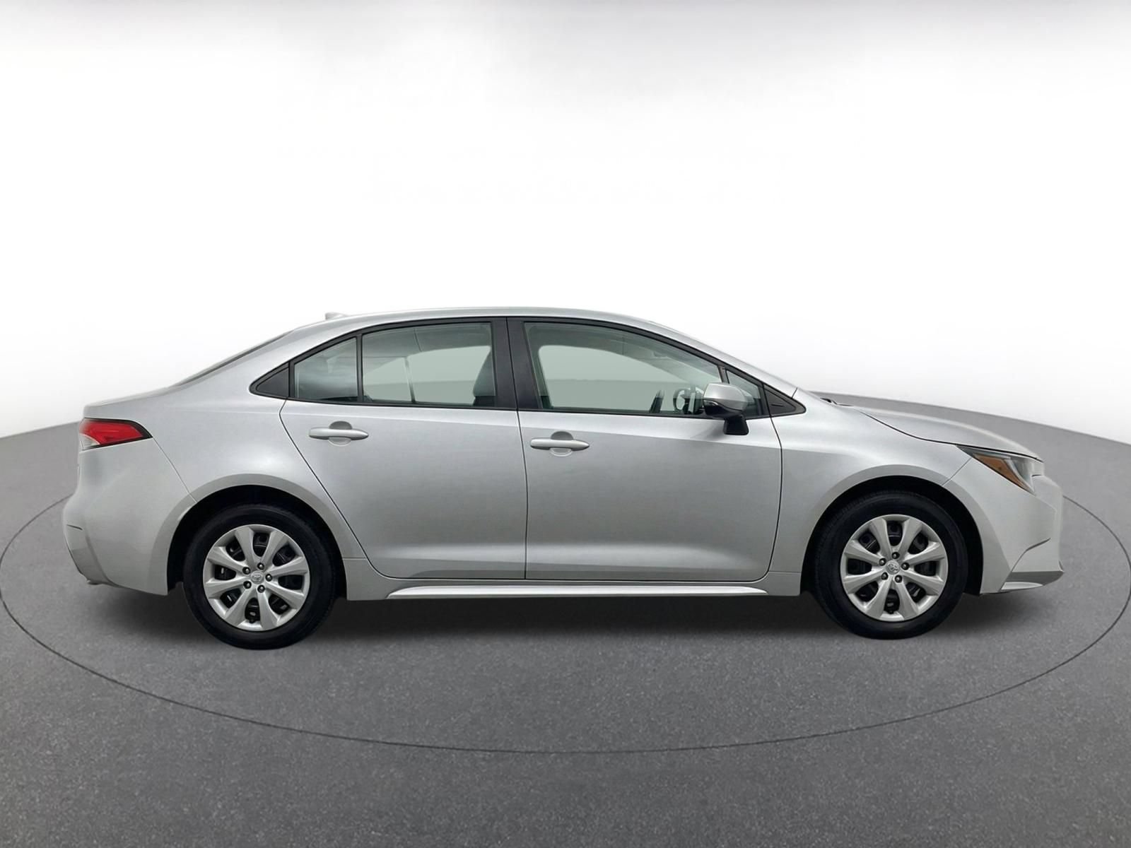 Used 2025 Toyota Corolla LE FWD image 21