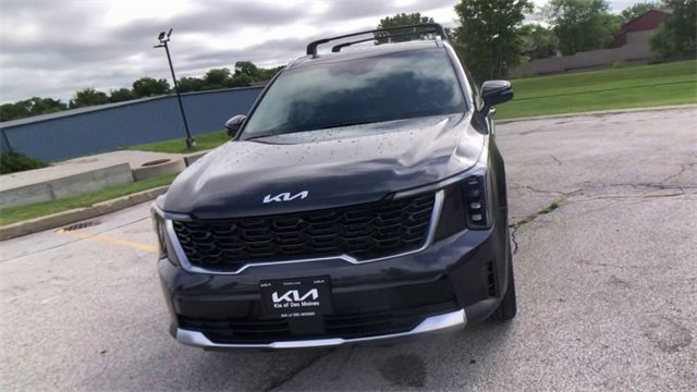 New 2025 Kia Sorento S image 6
