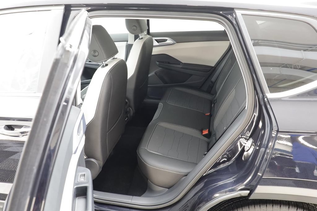 New 2026 Volkswagen Taos SE AWD/4WD image 15