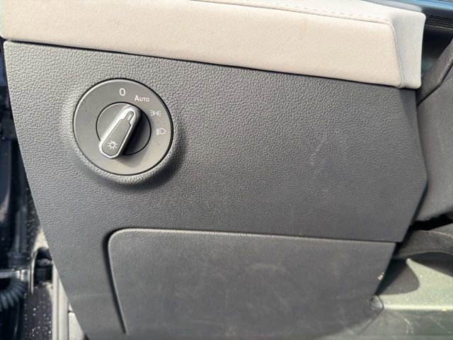 Used 2025 Volkswagen Taos SE FWD image 17