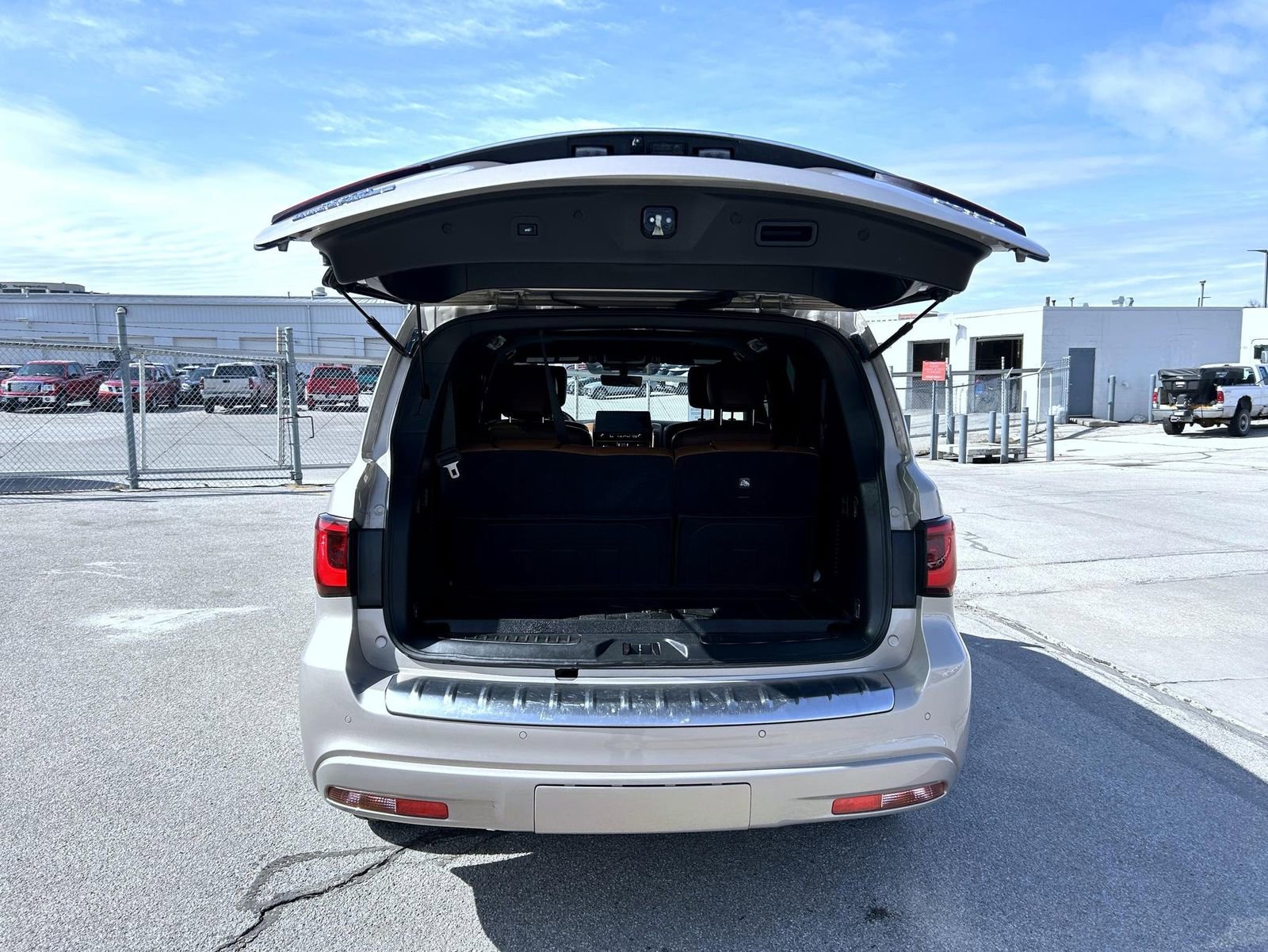 Used 2022 INFINITI QX80 Sensory w/ All-Season Package image 23