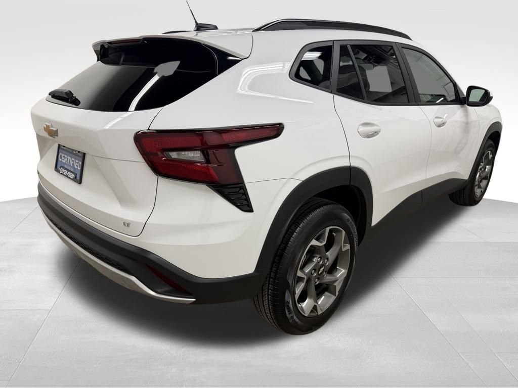 Certified 2025 Chevrolet Trax LT w/ LT Convenience Package image 6