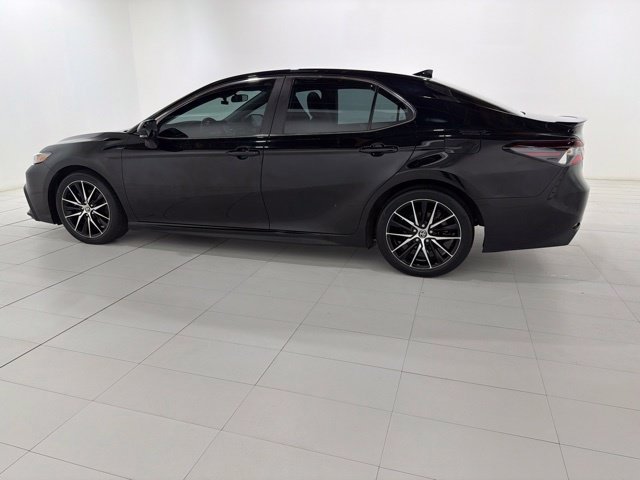 Used 2022 Toyota Camry SE w/ Cold Weather Package AWD/4WD image 2